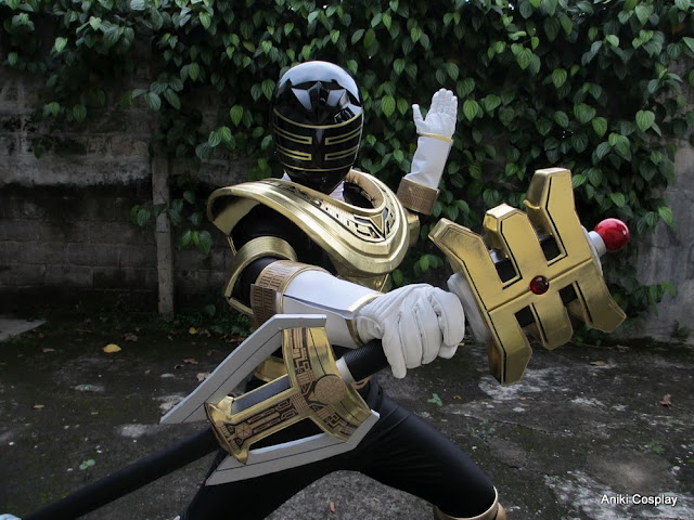 2809341-my_next_cosplay___gold_zeo_ranger_king_ranger_by_cosplayfan84_d5djd14.jpg