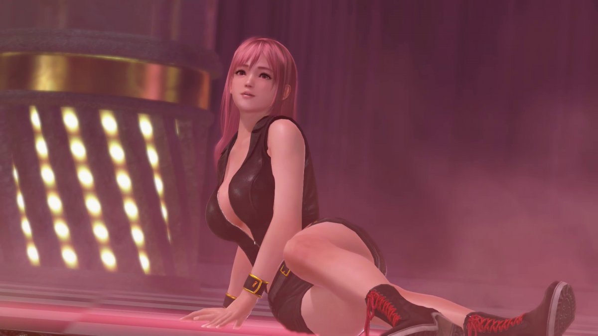 DoAX3-Fortune-Honoka-Pole-Dance-in-Crow-(with-lotions).jpg