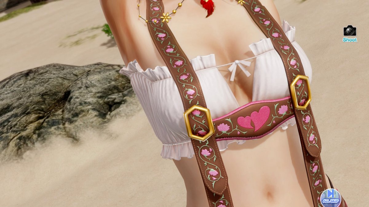 [Eng]-DoAX-Venus-Vacation-Tamaki-Gravure-Panel-(Frothy-Maid-SSR)-with-lotions.jpg