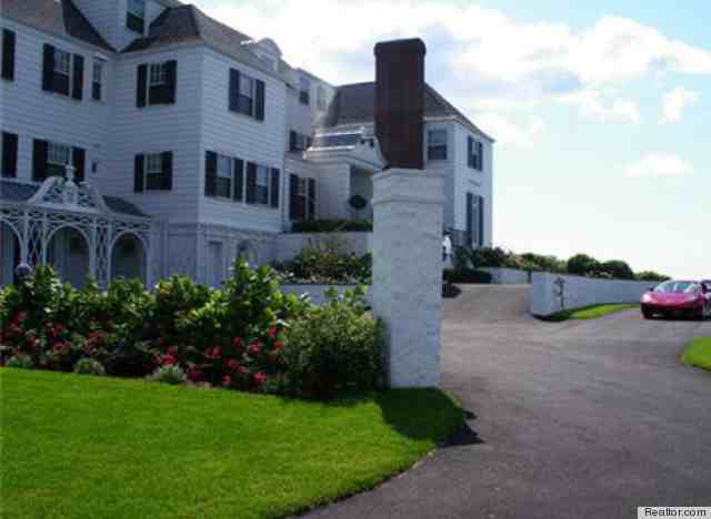 s-SWIFT-17-MILLION-MANSION-large640.jpg